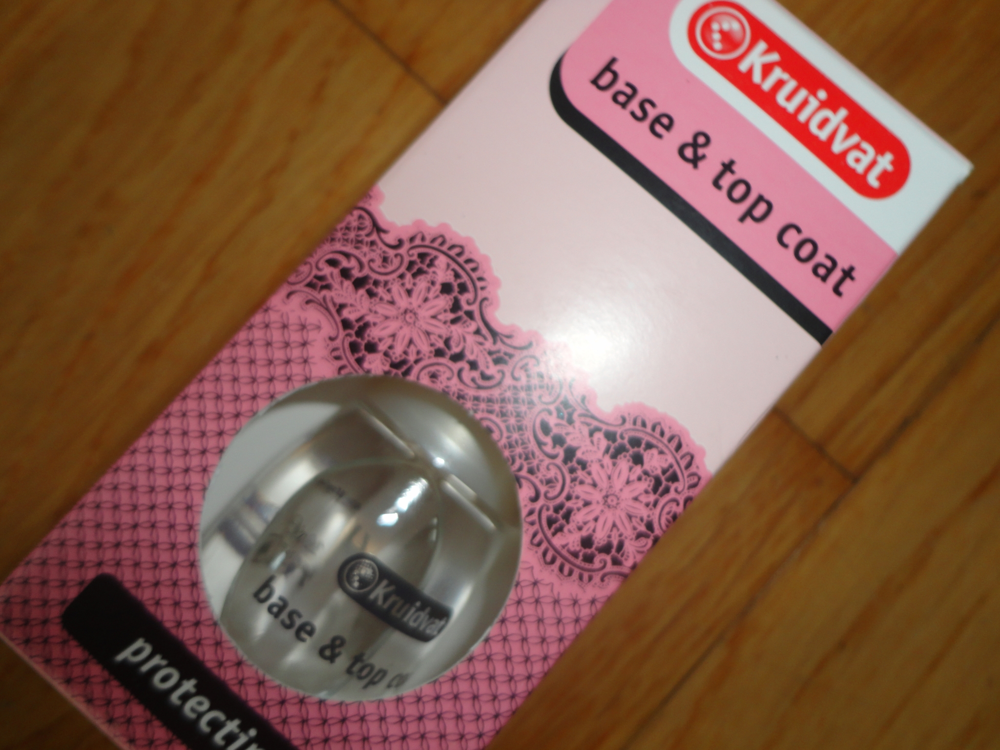 Review Kruidvat base & top coat Twinkelbella