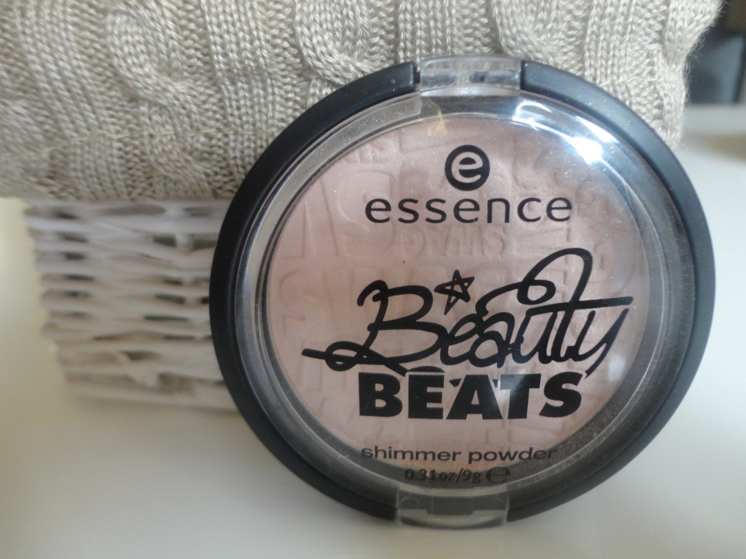 Review: Essence Beauty Beats Shimmer Powder