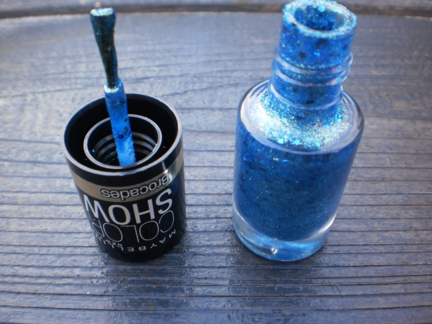 Maybelline Color Show Brocades 222 Beaming Blue