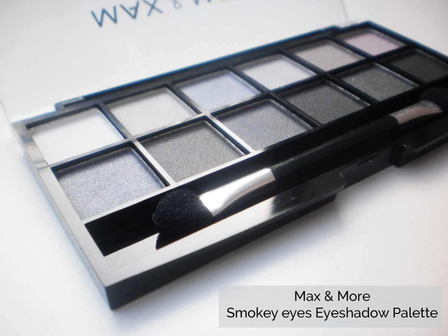Max & More Smokey Eyes Eye Shadow Palette Twinkelbella