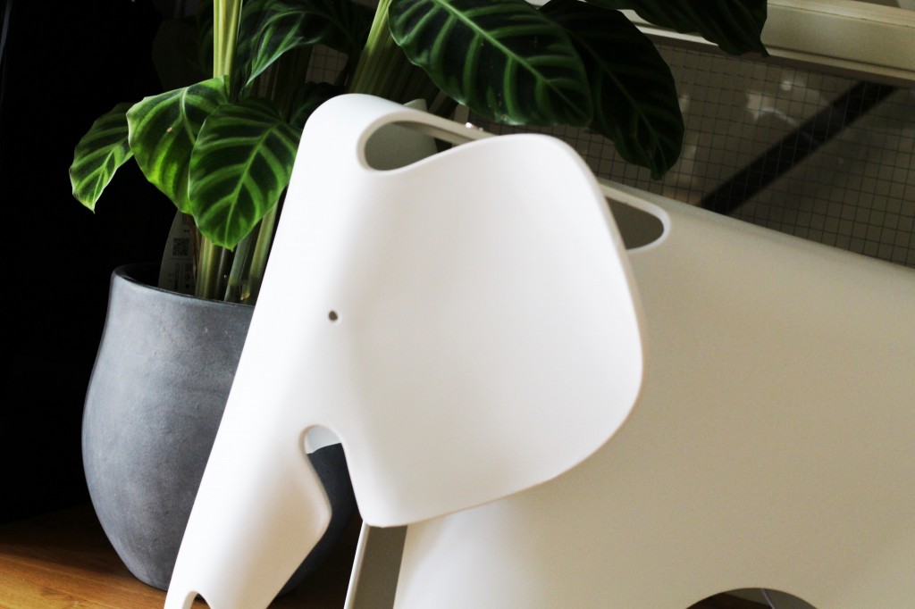 Eames elephant chair