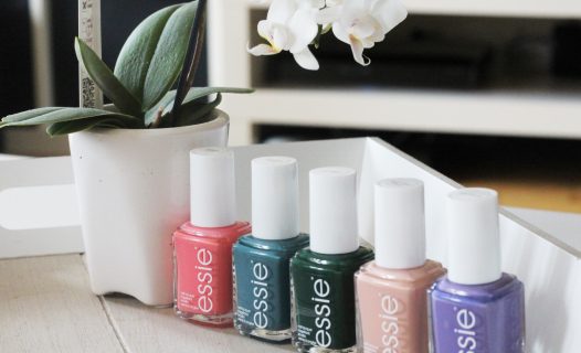 Essie Lounge Lover