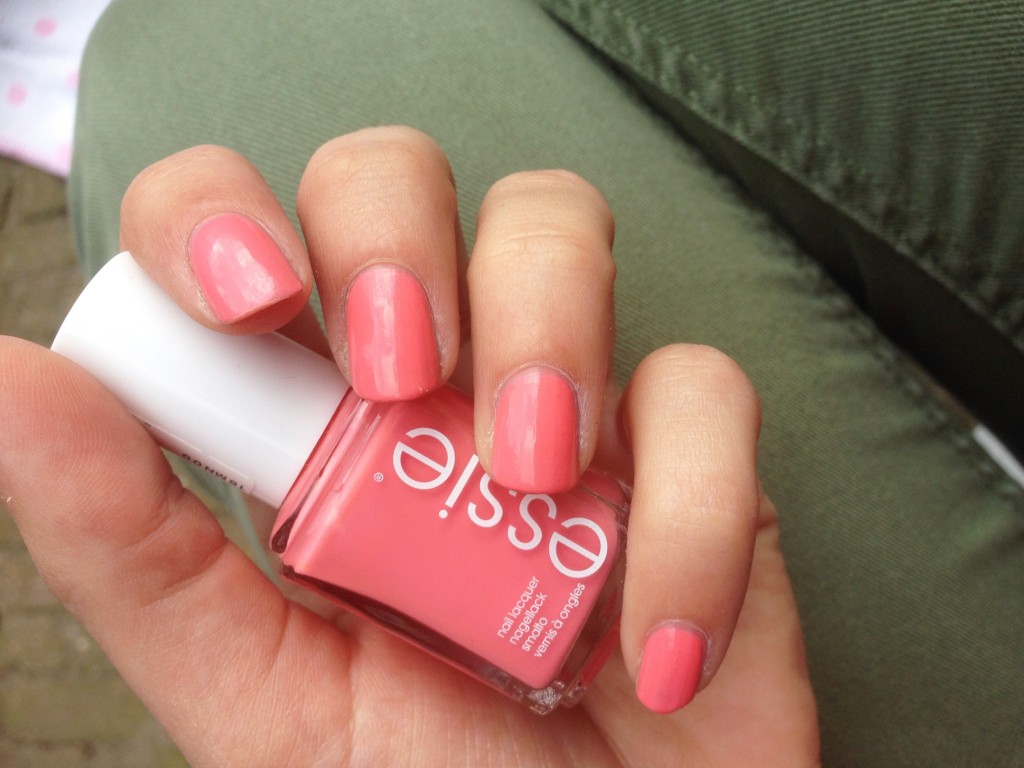Essie Lounge Lover