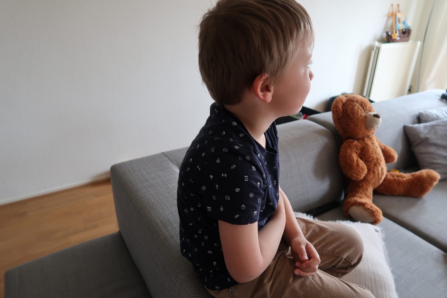 Vaders en het aankleden van kinderen