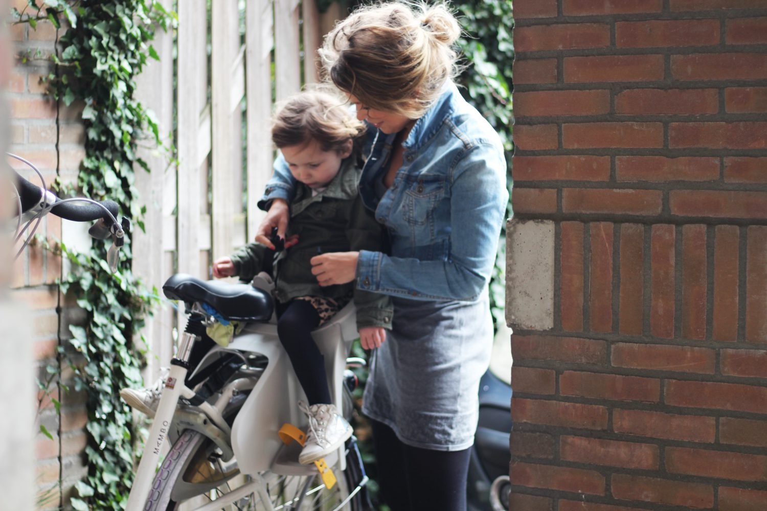 Hoe kun je veilig met je kind gaan fietsen?